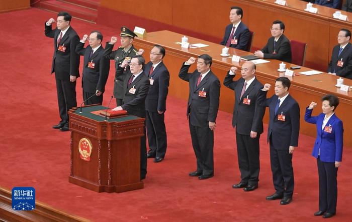 國務院副總理、國務委員、秘書長進行憲法宣誓
