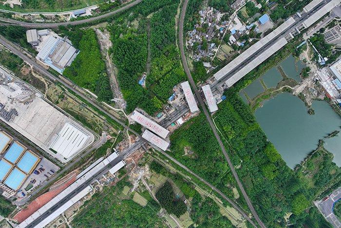 總重7.6萬噸！4座高速公路橋梁同步完成轉(zhuǎn)體