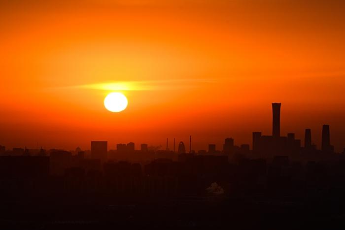 新年日出來啦！迎接2025年的第一縷陽光