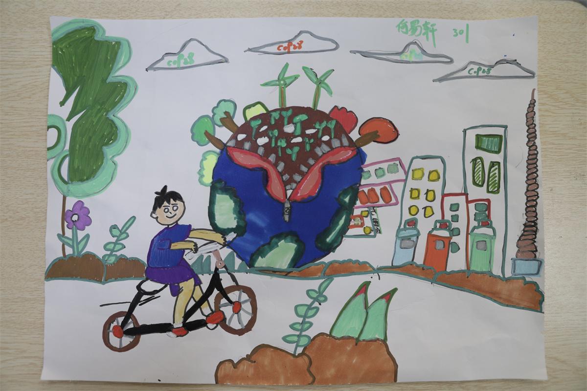 《綠色出行，紅色出行》 何易軒 9歲