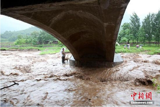 暴雨致河南安陽(yáng)3水庫(kù)同時(shí)泄洪 滯洪區(qū)數(shù)萬群眾轉(zhuǎn)移