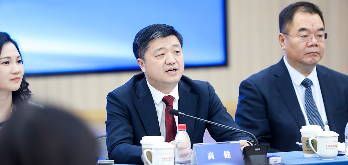 國家發(fā)改委國際司副司長高?。褐γ涝谌A跨國企業(yè)更好融入新發(fā)展格局<p>    高健強(qiáng)調(diào)，中國擴(kuò)大高水平開放的決心不變。中國政府一如既往歡迎包括美國企業(yè)在內(nèi)的各國企業(yè)來華發(fā)展、在華發(fā)展。<p>