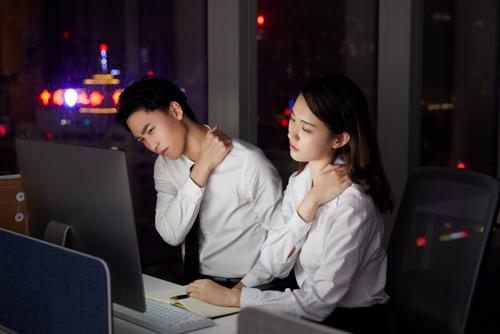 久坐傷身！中醫(yī)教你三組動作緩解肩頸疲勞